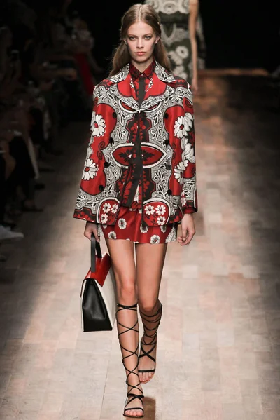 Look 17